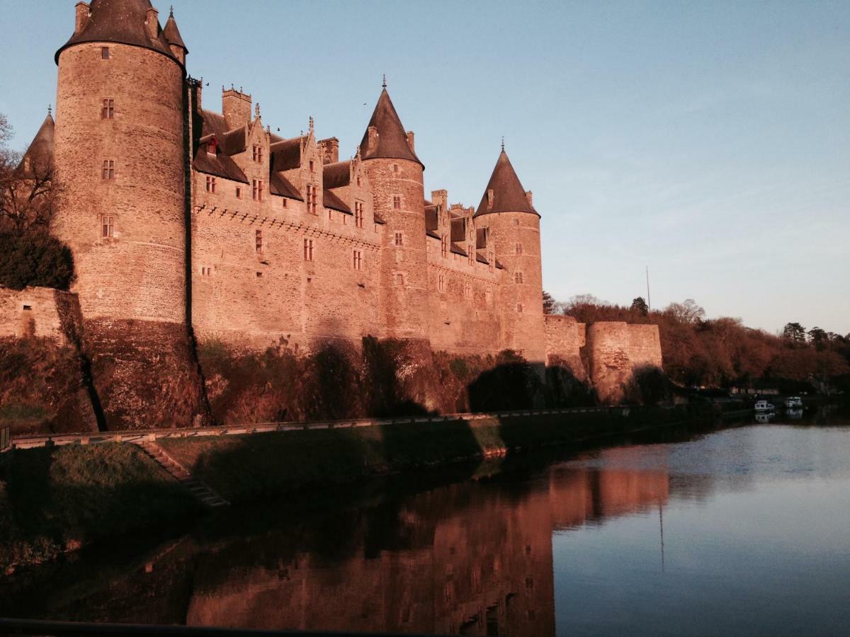La Ville De Mainguy Josselin Buitenkant foto