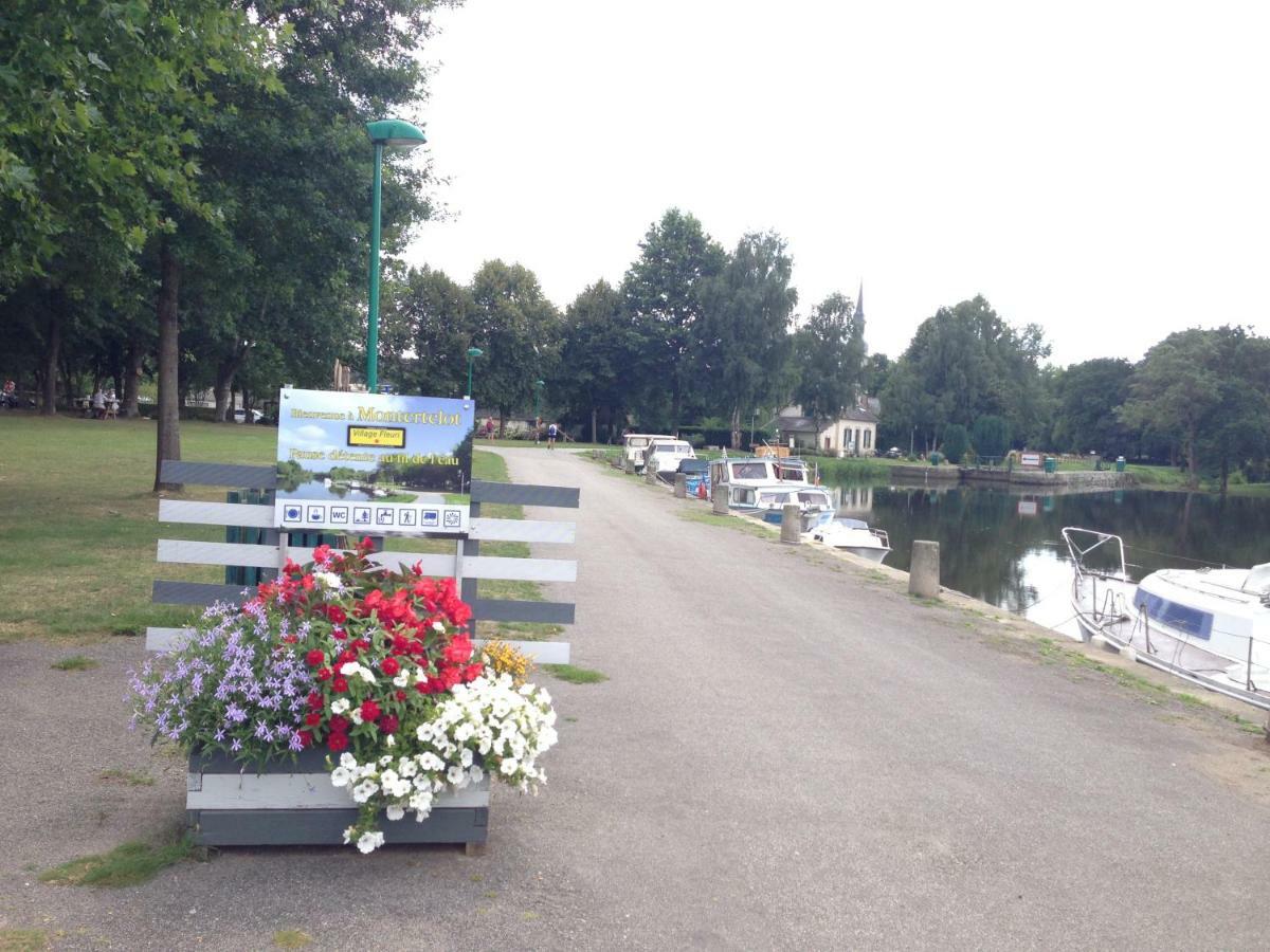 La Ville De Mainguy Josselin Buitenkant foto