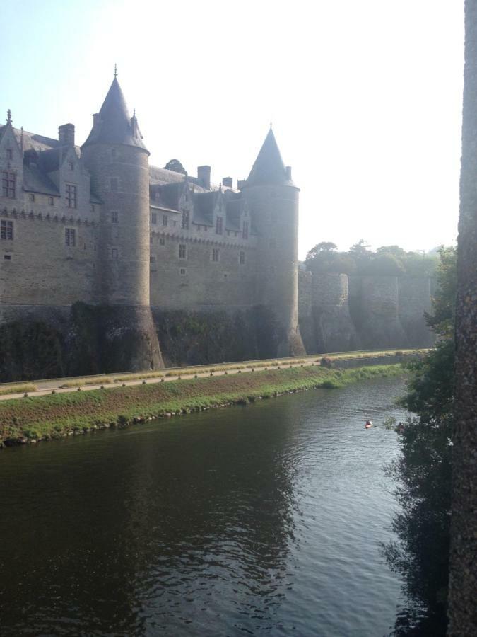 La Ville De Mainguy Josselin Buitenkant foto